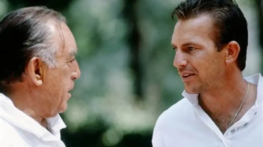 Anthony Quinn y Kevin Costner Revenge (1990)
