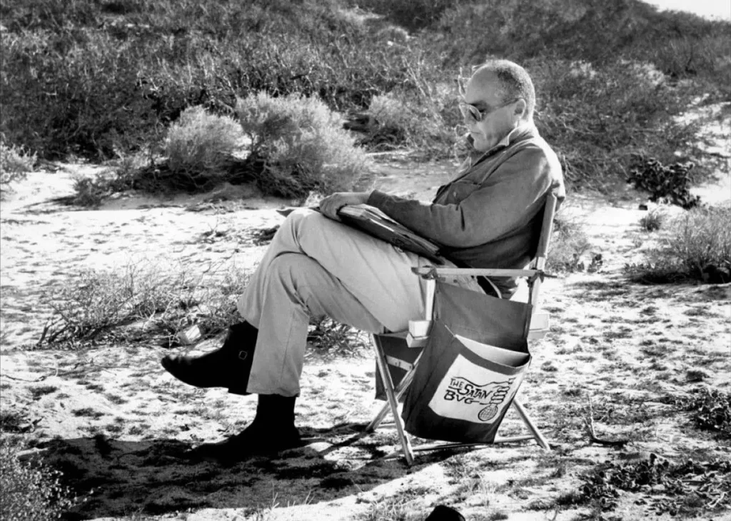 Jhon Sturges en su silla de director