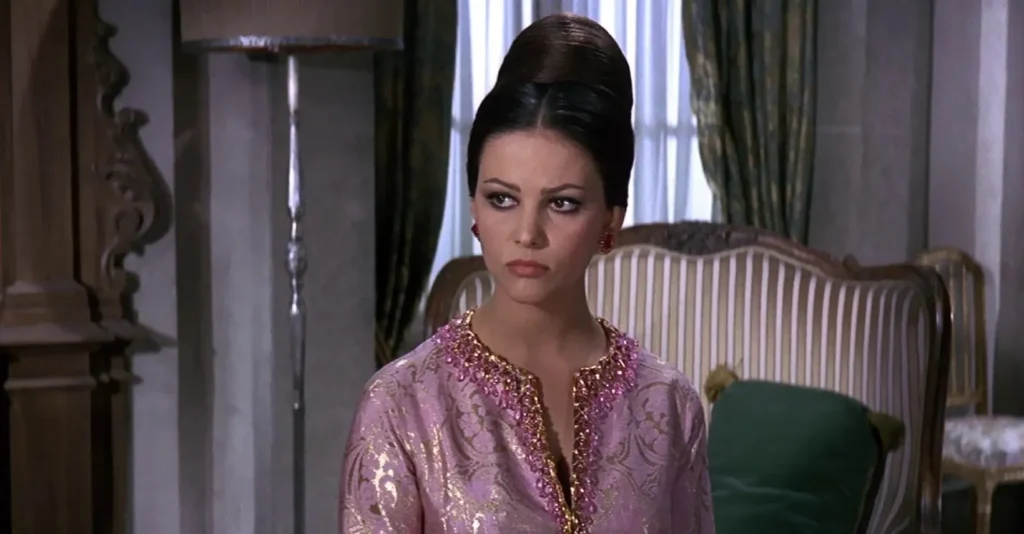 Claudia Cardinale interpreta con gran sofisticación a la princesa Dahla