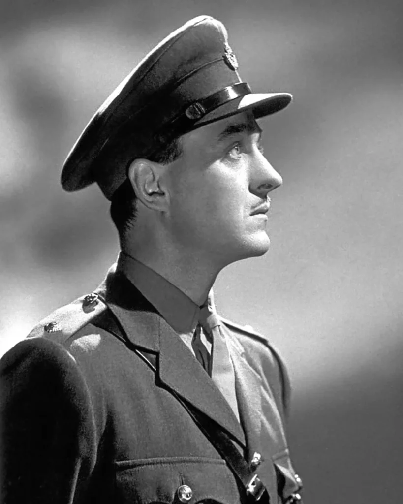 David Niven de perfil en una foto